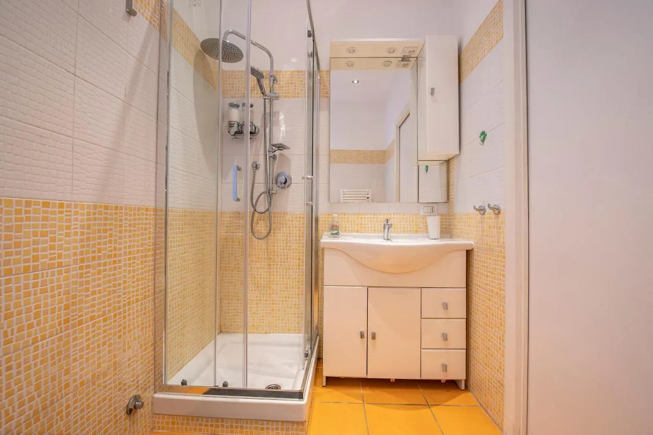 Ferienwohnung Refuge On Piazza Re Di Roma Apartment Rom