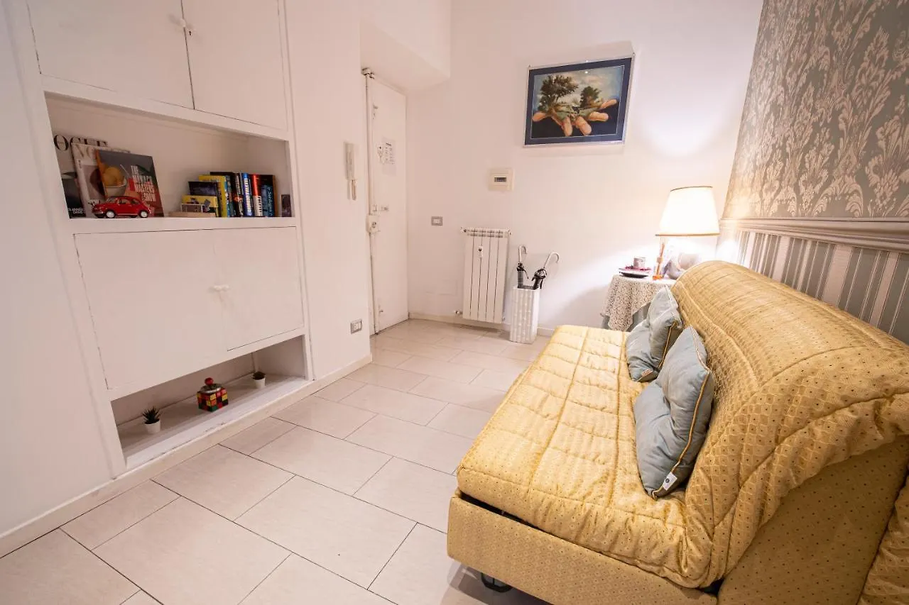 Appartamento Refuge On Piazza Re Di Roma 0*,